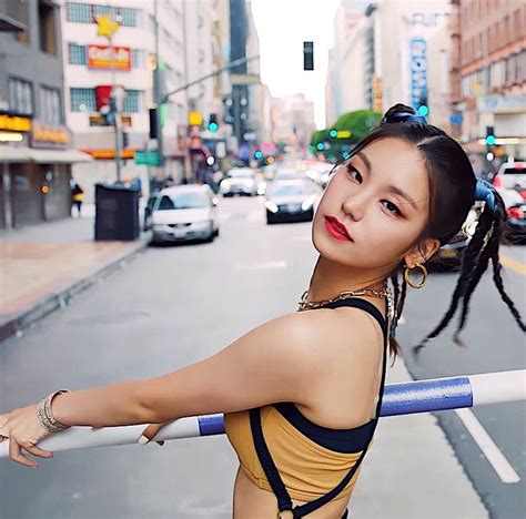 Hot Sexy Yeji Bikini Pics