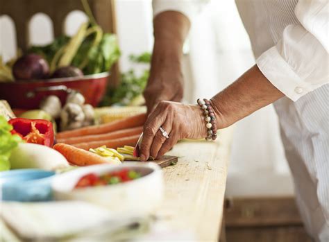 10 Budget-Friendly, Healthy Eating Tips for Seniors - Grand Oaks