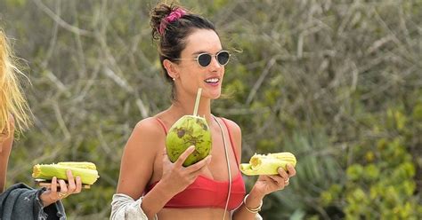 Modelka Victoria Secret Kusi W Sk Pym Bikini