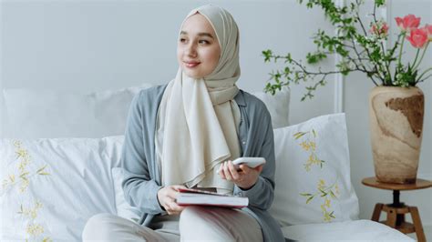 Ini 5 Tips Memilih Hijab Pashmina Sesuai Bentuk Wajah