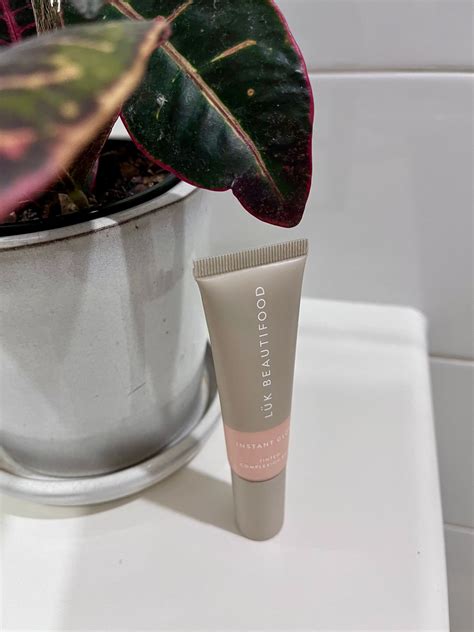 Luk Beautifood Glow Skin Tint Foundation Nude Light Medium Tinted Moisturiser