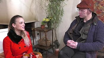 Cutie Con Grandes Tetas Chupa La Polla De Un Anciano Parte Xvideos