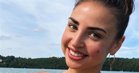 Ekaterina Leonova Heiße Kehrseite im Bikini