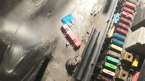 Перегорает предохранитель ауди 80 б3 как найти?? - YouTube