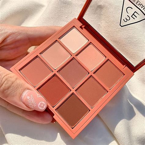 Huda Beauty Nude Palette Holiday 2018 Swatches Artofit