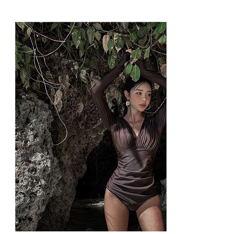 CAO CẤP Bikini mảnh đi biển nâu đồ bơi nữ tay dài kín đáo áo tắm liền thân che nắng che bụng