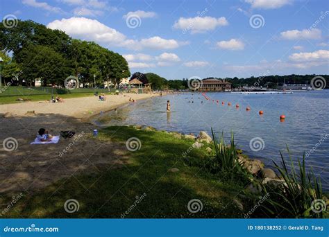 Lake Geneva Beach 800408 Editorial Photography Image Of Enjoy 180138252