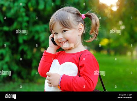 Jolie Fille Blonde Au T L Phone Banque De Photographies Et Dimages Haute R Solution Alamy