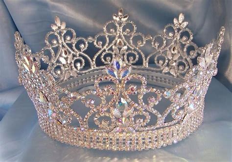 Pin De Lauren 👑💎🌹🌴🌺 ️ ♌️ En Pageant Crowns Trophies Accesorios Para