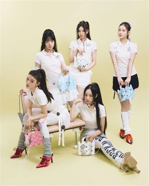 Newjeans Bunny Beach Bag Album Version Has Bunnies K Pop Fans