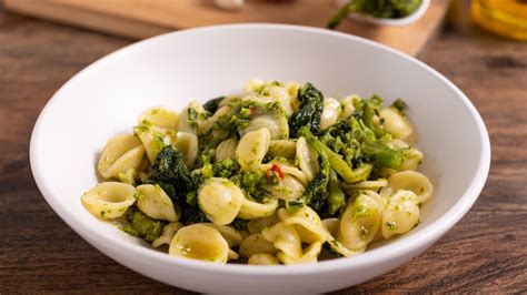 Orecchiette Con Le Cime Di Rapa Ricetta Pugliese Originale Storia E