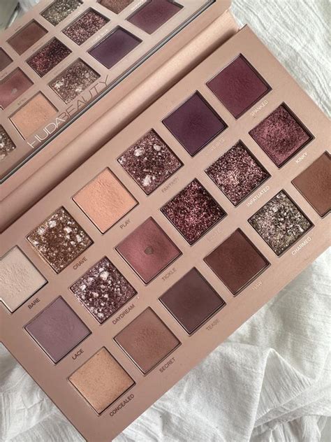 Палітра тіней huda beauty the new nude eyeshadow palette ціна 890 грн