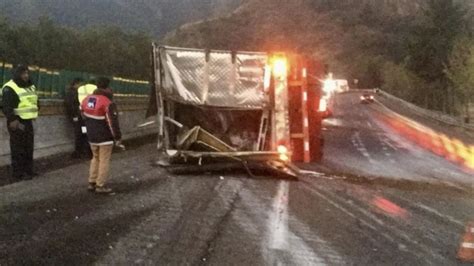 Volcadura de tráiler afecta circulación en la México Cuernavaca MVS