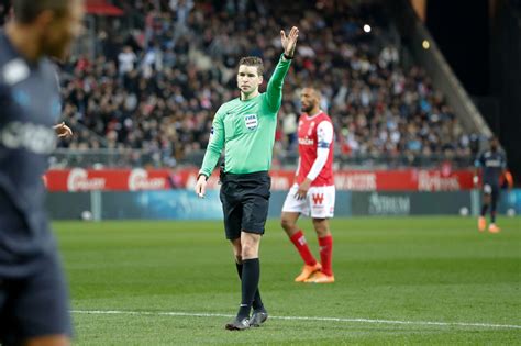 Et Le Meilleur Arbitre De La Saison Est France Arbitrage 08