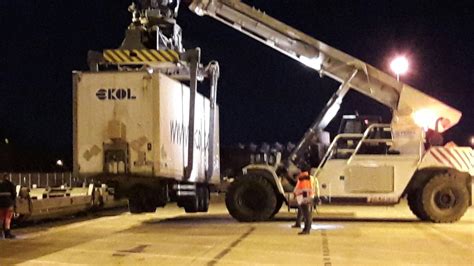 Chargement du train Ekol sur le port de Sète Jean Luc Gibelin