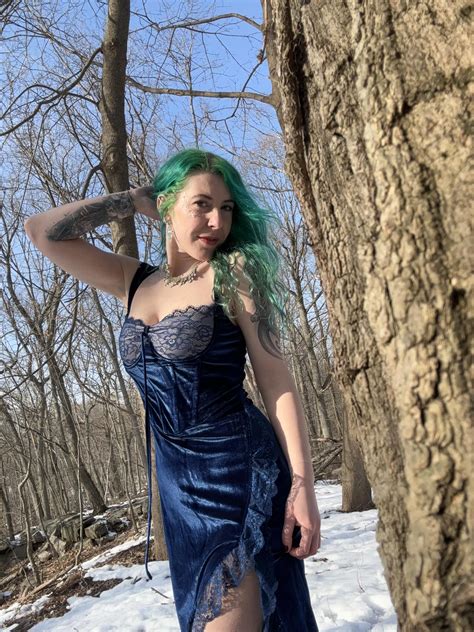 Hot In The Snow Nudes Hotgirlswithtattoos NUDE PICS ORG