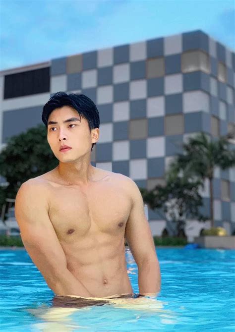 Từng dính phốt kỳ thị cộng đồng LGBT hot boy Thế Thịnh giờ lại đóng cảnh nóng ôm hôn Denis Đặng