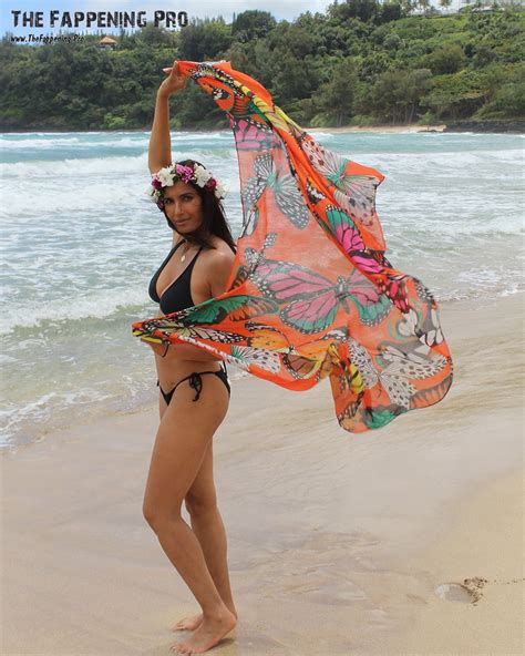 Padma Lakshmi Hot Bikini Selfie 3 Photos The Fappening