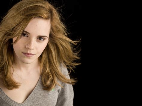 Download Celebrity Emma Watson Hd Wallpaper