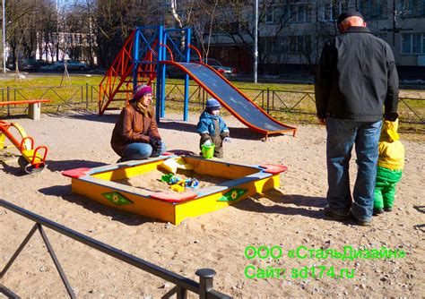 Песочница с домиком