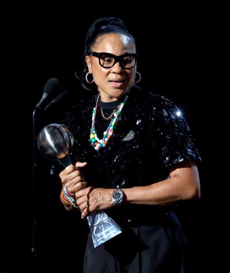 Dawn Staley Honors Young Cancer Patient With Necklace at ESPY Awards