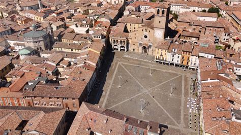 Aggiornamento Violento Incendio Nella Notte A Lodi Vecchio Bruciano