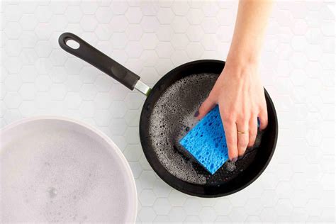 how to clean calphalon pans