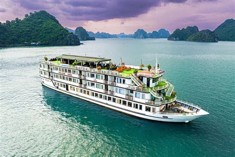 Hanoï Croisière nocturne dans la baie d Along grotte plage île et