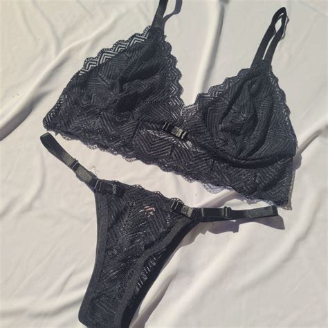 Conjunto Sexy Calcinha Fio Dental e Sutiã Sem Bojo em Renda Lingerie Sensual Rendada Moda