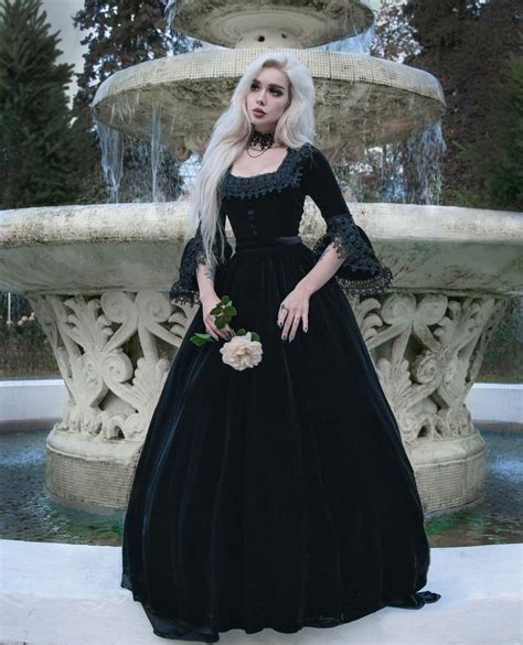 Pin By 🖤yesy🖤 Y Love Gothic On Ann Siren Gothic Victorian Dresses