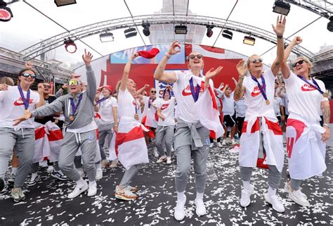 Celebrations continue for partying England team after ‘spine-tingling ...