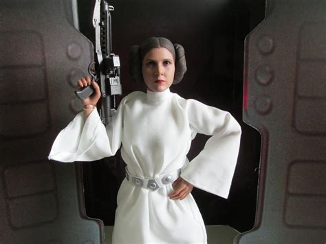 Hot Toys Th Scale Figure Star Wars Episode Iv A New Hope Princess Leia Sideshow