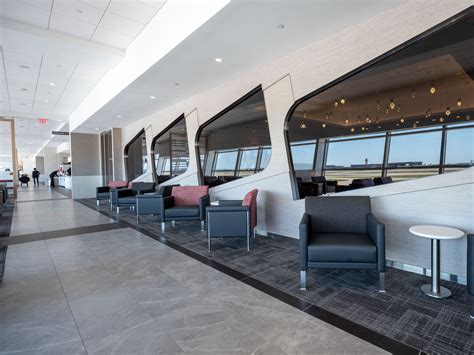 American Airlines DFW Flagship Lounge REVIEW - Andy's Travel Blog