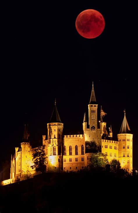 Lunar Eclipse 2018 Blood Moon Dazzles Stargazers In Australia And