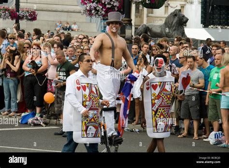 L Assembl E Londres Gay Pride Parade E Juillet England Uk Photo Stock Alamy