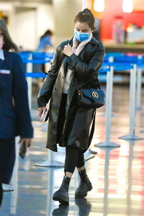 Selena Gomez Arrives At Jfk Airport In New York 05 08 2022 Hawtcelebs