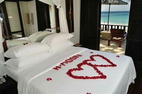 Romantic Honeymoon Room Decoration Ideas