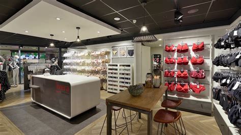 Boutique De Lingerie Concept De Magasin Et Agencement De Magasins