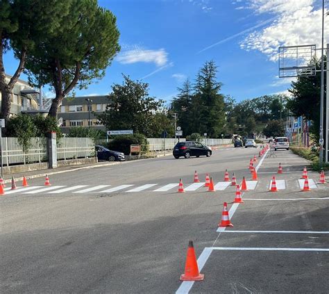 Sant Omero Attraversamenti Pedonali E Parcheggi Davanti All Ospedale