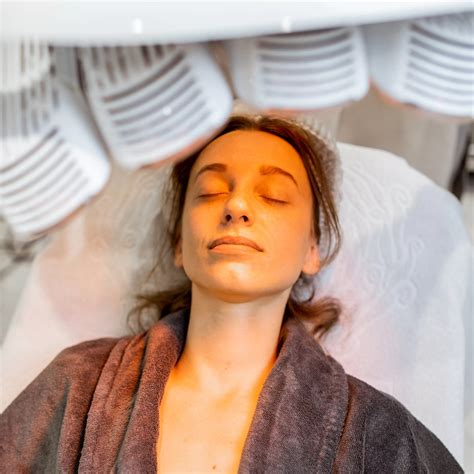 LED Light Therapy | Cosmetic Skin Treatments | R Clinic