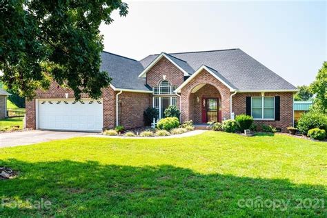 Hickory, NC Real Estate - Hickory Homes for Sale | realtor.com®