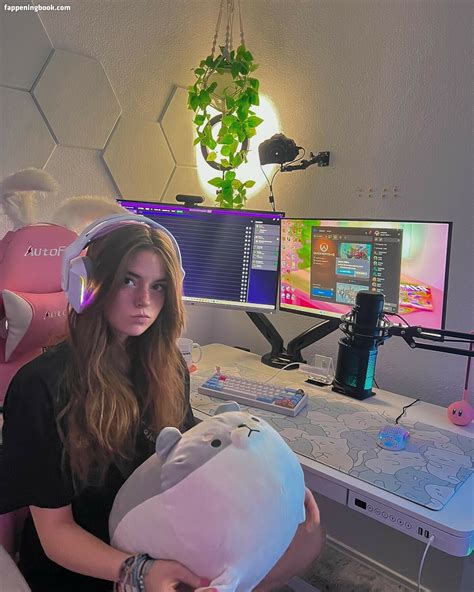 Hannah Stein Nude OnlyFans Leaks Fappening FappeningBook