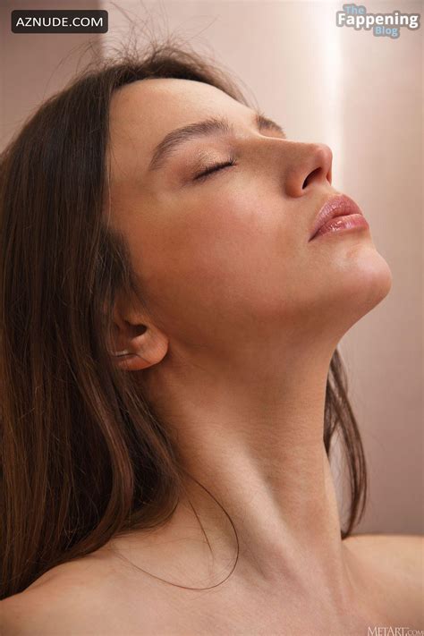 Isabella Fox Sexy And Nude Poses Her Lustful Butt Tits And Pussy In A Sensational Shower