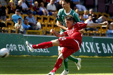 Glad Nicki Bille Fodbolden Vandt I Dag BT Superligaen Bt Dk