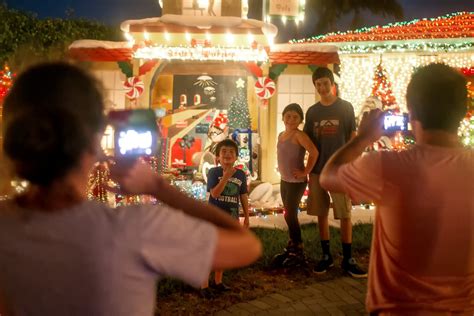 Get Close To Christmas - Apogee Photo Magazine