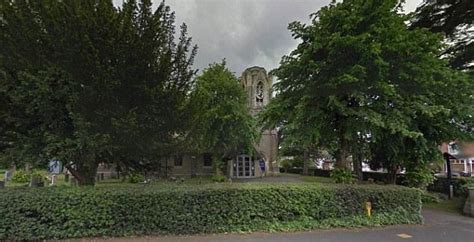 Padre Se Revolta Ao Descobrir Que Porn Foi Filmado Em Frente De Sua Igreja O Popular