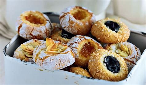 Italian Biscuits Recipe | Amaretti Biscuits