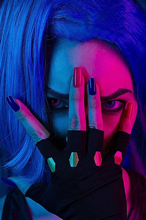 Россиянка предстала в образе Джинкс из «Аркейна» | Канобу