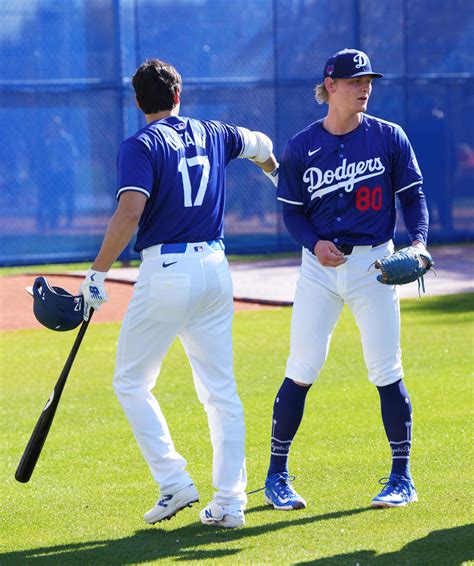 大谷翔平がブルペンの打席で目慣らし 実戦に向けて打撃フォームやタイミングを生きた球で確認 Mlb写真ニュース 日刊スポーツ