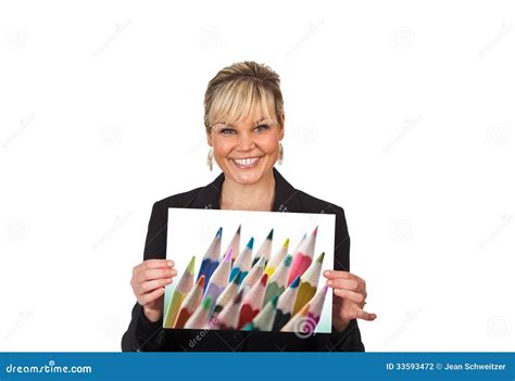 Portrait De Studio D Une Fille Blonde Mignonne Tenant Un Morceau De Papier Photo Stock Image